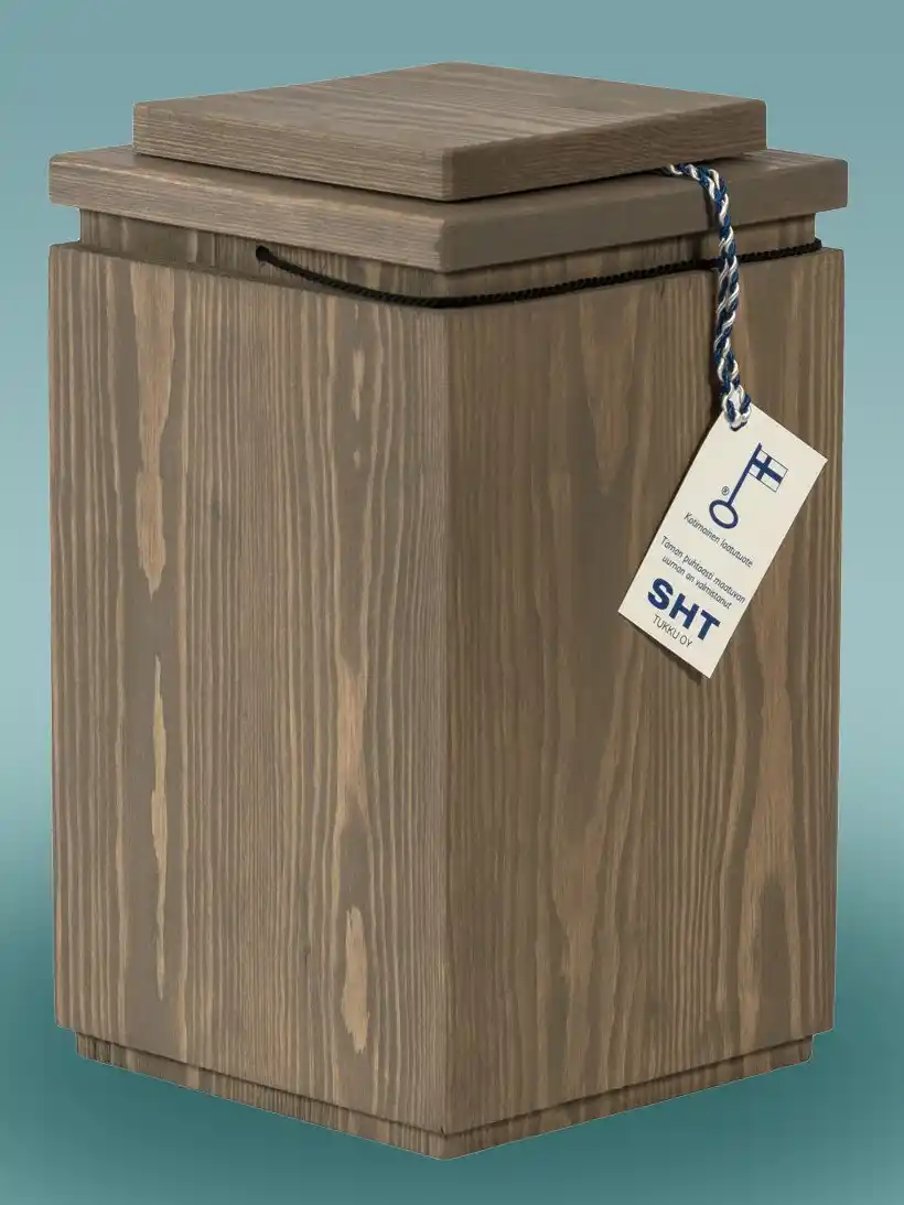 Kappa kelo uurna Kappa kelo uurna suomalaisesta honkapuusta – käsityönä valmistettu Punkalaitumella, luonnonmuotoja ja perinteitä kunnioittava tuhkauurna useissa väreissä.