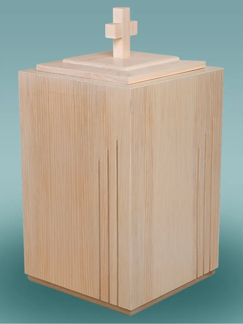 Petäjä vaalea uurna Vaaleasävyinen honkapuinen uurna – käsityönä valmistettu Punkalaitumella, hautauurnan puun pinta ja hillityt koristelut korostuvat kauniisti eri sävyissä.