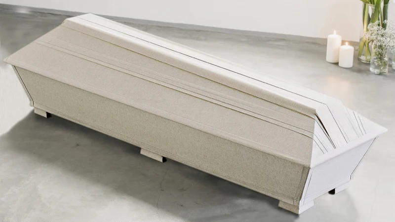 Polku tumma arkku Luonnonläheinen pellavaverhoiltu arkku, jonka elävä pinta ja hillitty nauhayksityiskohta tässä hautausarkussa tuovat arvokkuutta ja lämpöä viimeiseen matkaan.