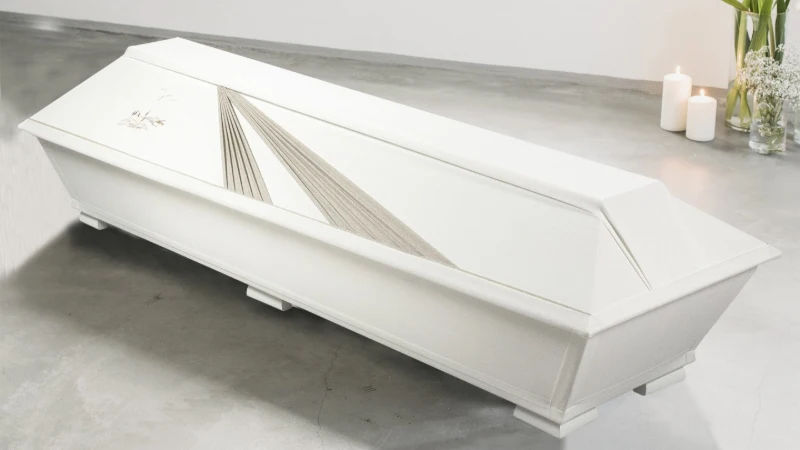 Ranta arkku Pellavaverhoiltu suomalainen arkku, jossa tyylikäs brodeeraus ja nauhalaskokset luovat rauhallisen, rantamaisemaa muistuttavan tunnelman – sisustus pellavaa.