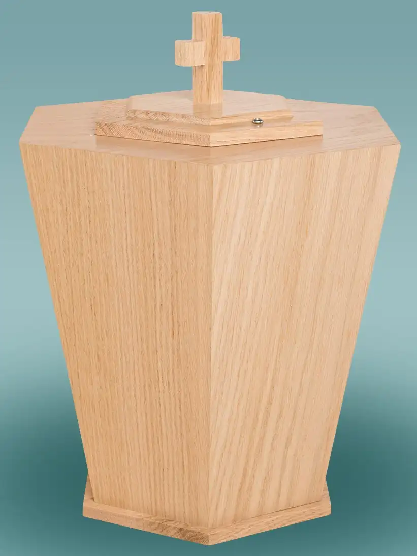 Tammi natur uurna Tamminen uurna, valmistettu käsityönä Punkalaitumella. Hienostunut puupinta korostaa uurnan selkeitä ja kauniita muotoja.