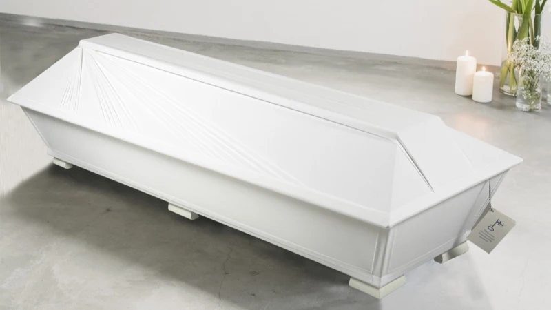 Valonsäde arkku Puuvillaverhoiltu Valonsäde-arkku, jossa kannen säteet laskeutuvat symbolisesti viimeisen matkan valoksi – kotimaista käsityötä Punkalaitumelta.