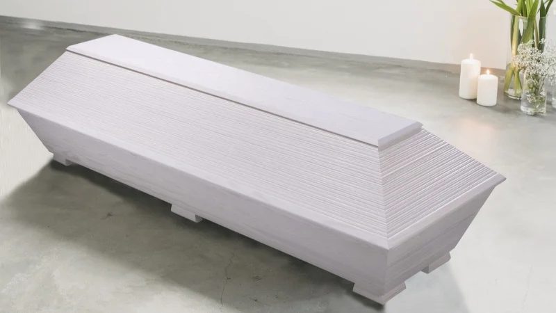 Kalla arkku Kalla-arkku on kotimaisesta hongasta valmistettu, kallan muotoilusta inspiroitunut arkku, jossa yhdistyvät sileä ja rosoinen pinta.