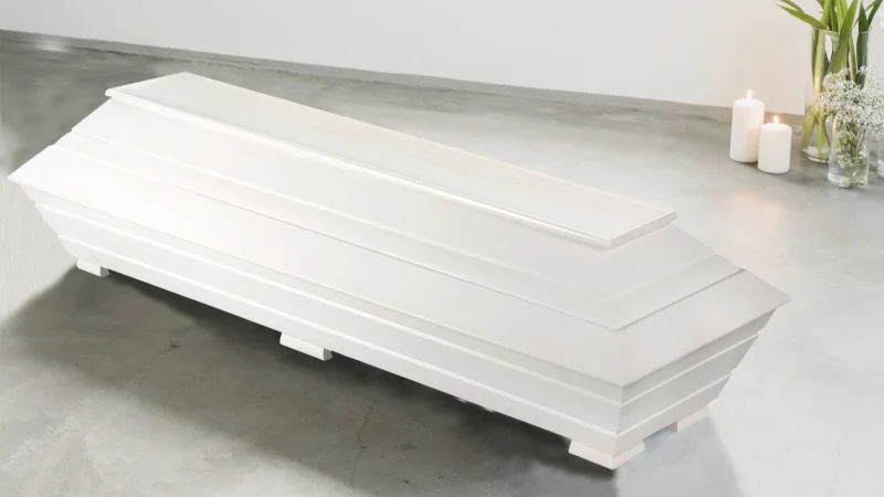 Suomi 100 arkku Suomi 100 -juhlamalli on kotimaisesta hongasta valmistettu arkku, jonka vaalea ja sileä pinta edustaa suomalaista puusepäntyötä parhaimmillaan.